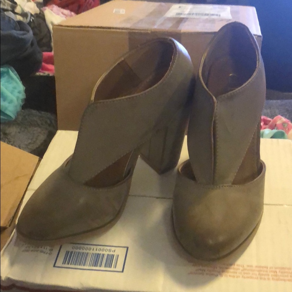 Mata Taupe shoes